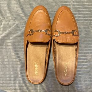 Vionic shoes size 9.5